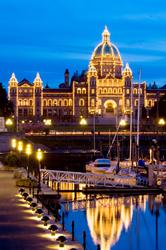 parliment buildings in victoria at night